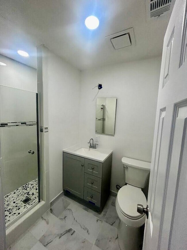 Building Photo - Explore this attractive property in Delano, ready for immediate occupancy - Renovated!!!