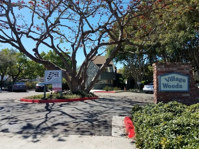 Building Photo - BEAUTIFUL CONDO! 2 MINUTE WALK TO CAMPUS!