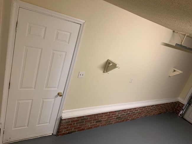 Building Photo - Great Location for VA Commuter/ Camden Cou...