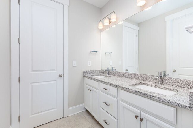 Building Photo - Exclusively Offered by Muse Realty Rentals...