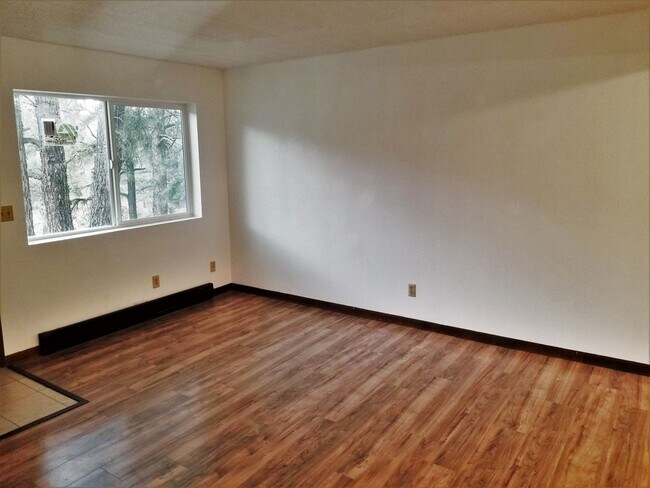 Building Photo - $100 OFF 1st Month! Updated 2 Bed, 1 Bath Townhouse next to NAU!! Students & Sm. Pets OK !! Avail...