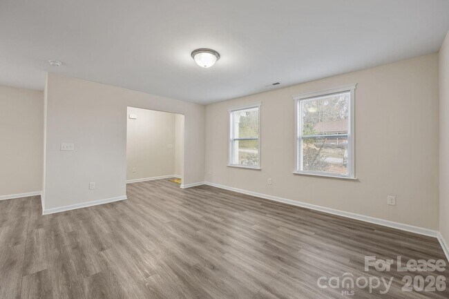 Building Photo - 409 Kickapoo Ave