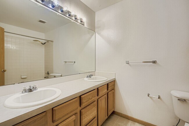 Building Photo - 4154 La Junta Dr