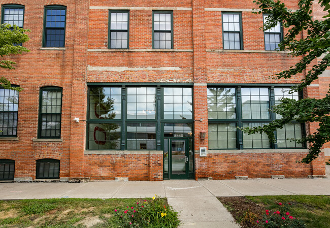 Building Photo - 6200 2nd Ave