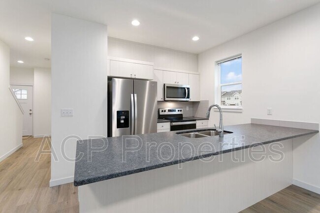 Building Photo - 2288 Brome St
