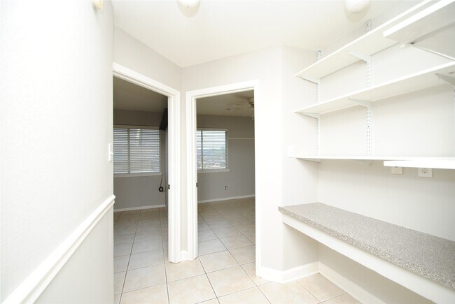 Building Photo - 1625 Townhome Ln
