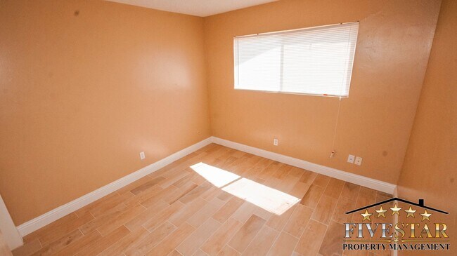 Building Photo - Apartment for Rent on 3017 "Q" Street Apt B