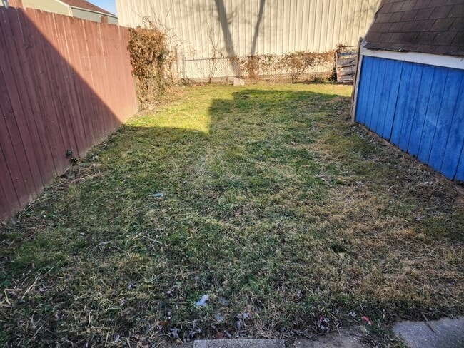 Building Photo - 923 4th Ave