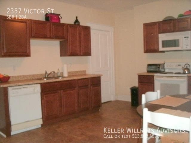 Building Photo - 2357 Victor St