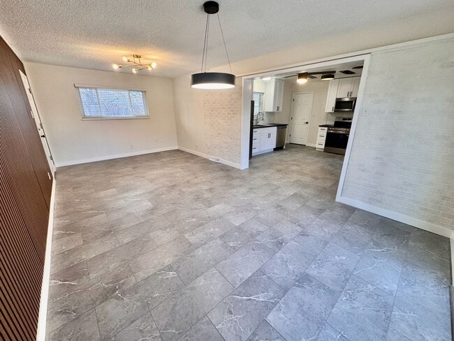 Building Photo - 417 S Owens St