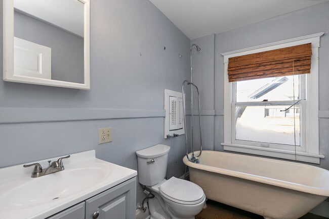 Building Photo - 126 Park Ave