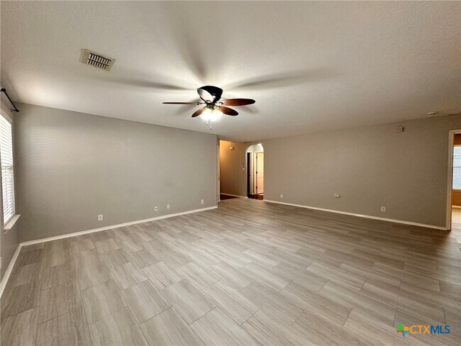 Building Photo - 2384 Medina Dr