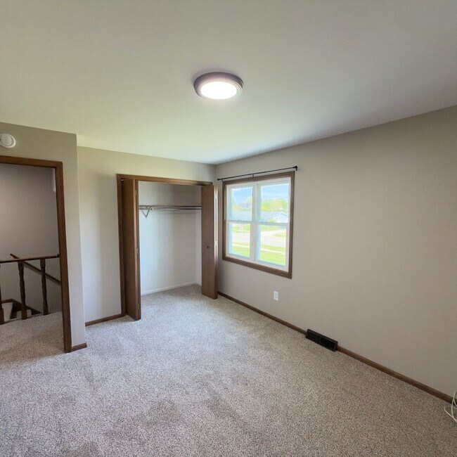 Building Photo - Updated Two Bedroom Duplex in Jenison!