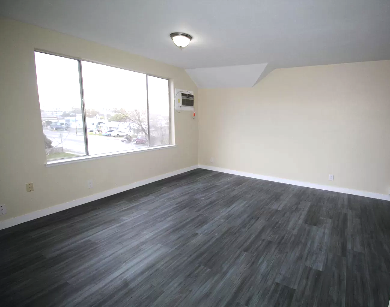 Building Photo - 309 N Adams St