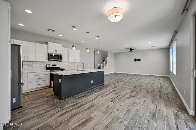 Building Photo - 14435 W El Cortez Pl