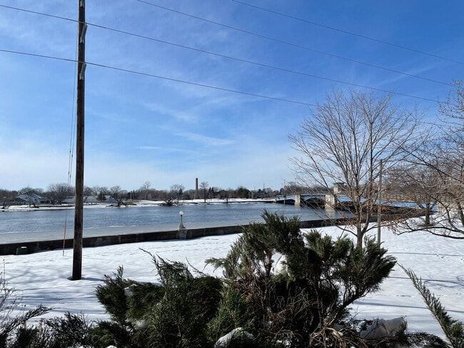 Building Photo - 1335 Summit Ave