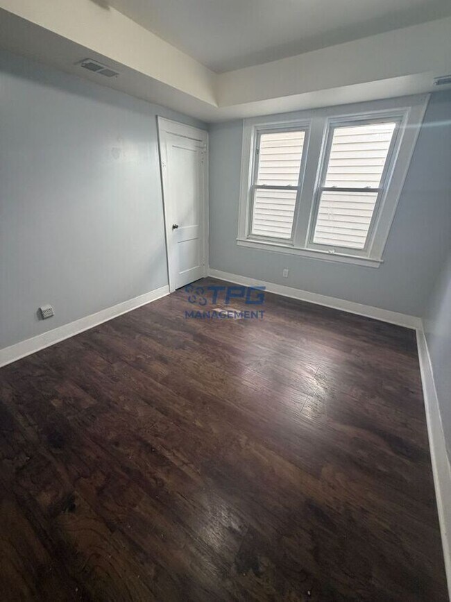 Building Photo - 134 Dewey St