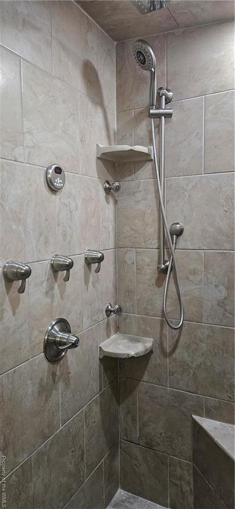 Building Photo - 305 Peachtree Ln