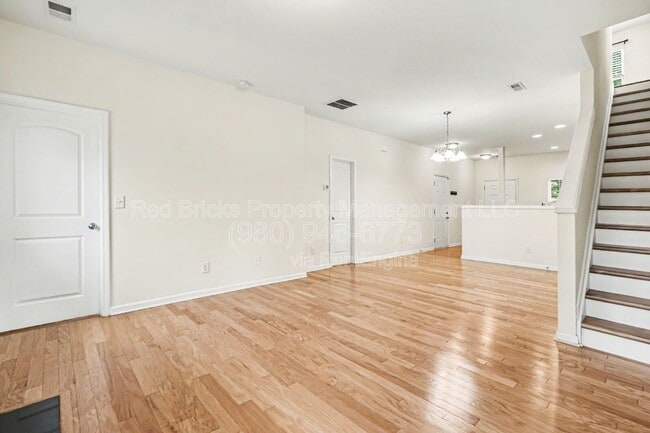 Building Photo - 10420 Benfield Rd