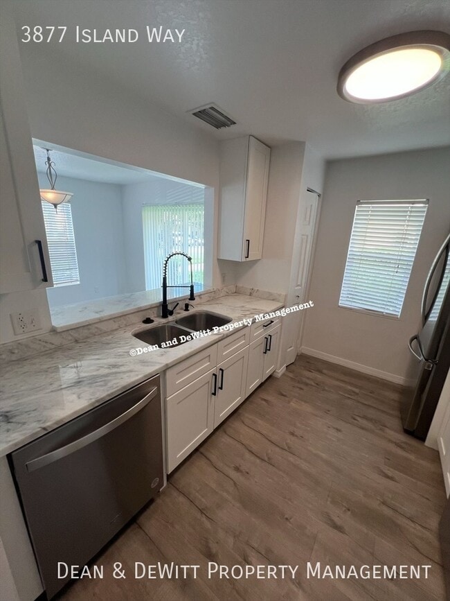 Building Photo - 3877 Island Way