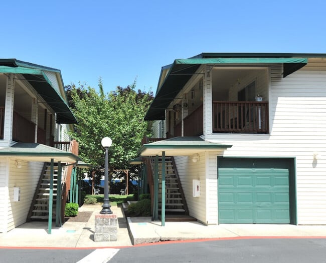 Building Photo - Emerald Pointe Apartments