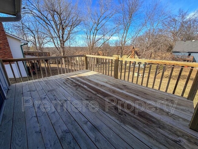 Building Photo - 5708 NW Raintree Ct