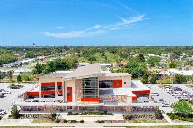 Building Photo - 2136 Brueckner Dr