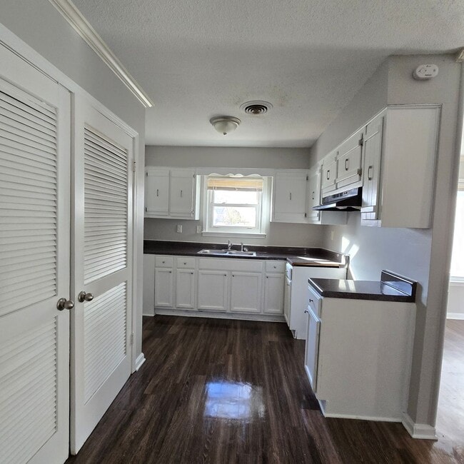 Building Photo - 2945 Brook Cove