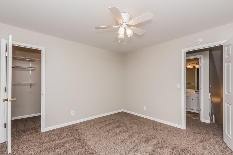 Building Photo - 710 Weatherstone Trce