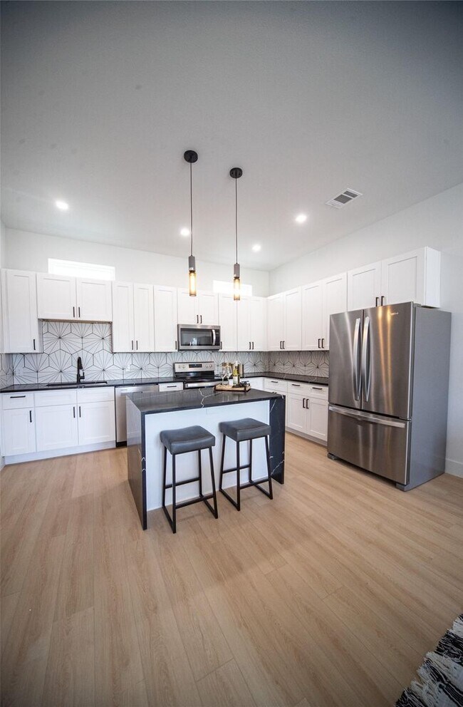 Building Photo - Urbane Crest Drive #236