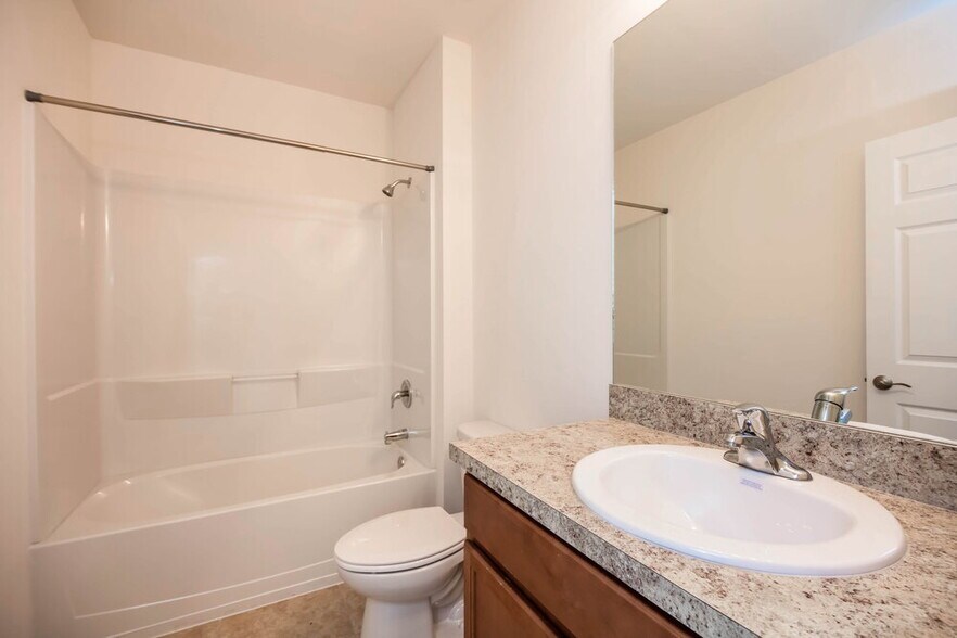 Building Photo - 2558 Surfside Blvd
