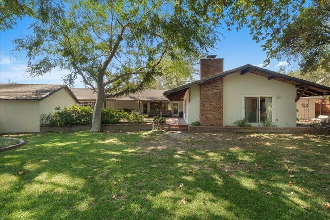 Building Photo - La Canada 4-Bedroom Home | Large Lot, Updated Kitchen, EV Charger