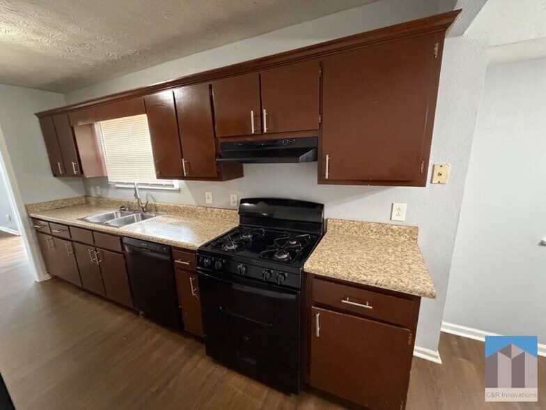 Building Photo - 804 Emerald Forest Cir