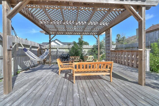 Building Photo - 13809 Suntan Ave