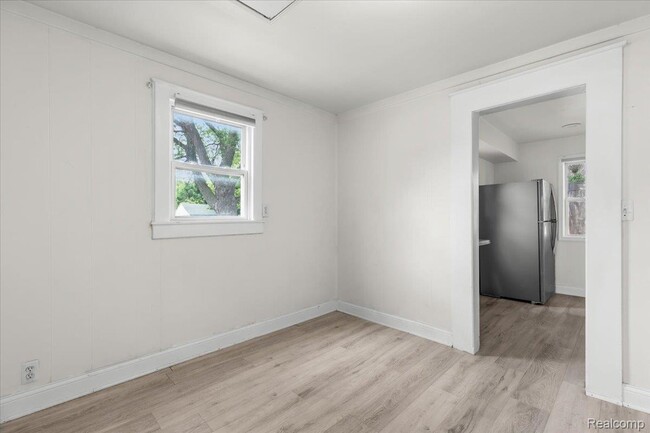 Building Photo - 125 E Brickley Ave