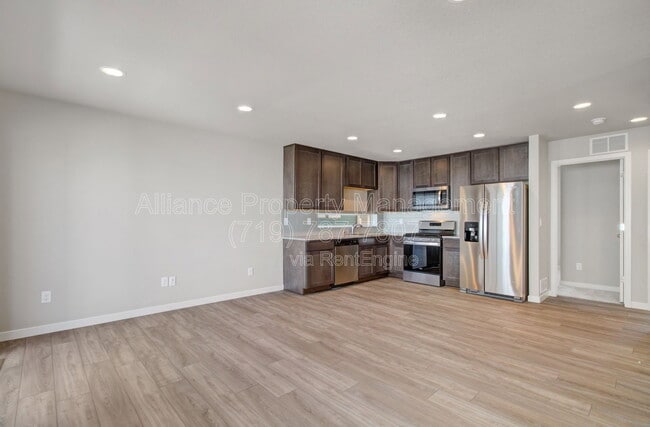 Building Photo - 5732 Thurless Ln