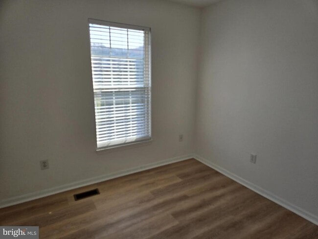 Building Photo - 300 Cinnabar Ln