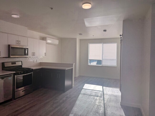 Building Photo - TFSC-B1714