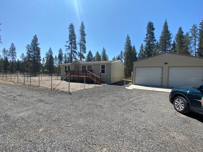 Building Photo - Gorgeous Home w/Huge Shop in La Pine!