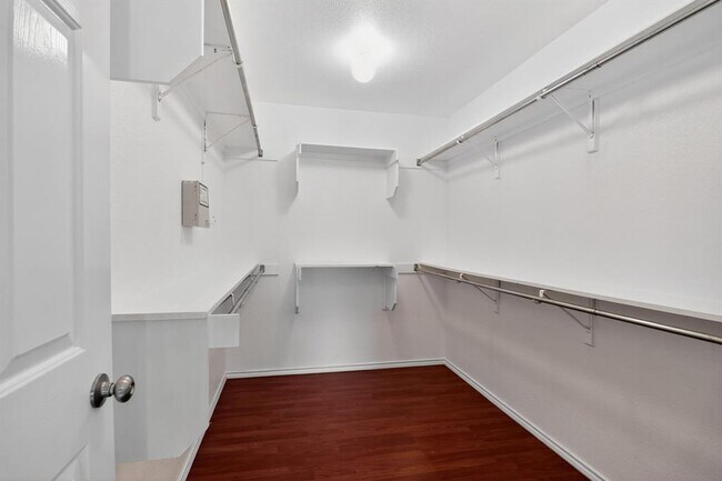 Building Photo - 1208 Heritage Hill Cove
