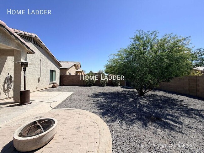 Building Photo - 915 East Gold Dust Way