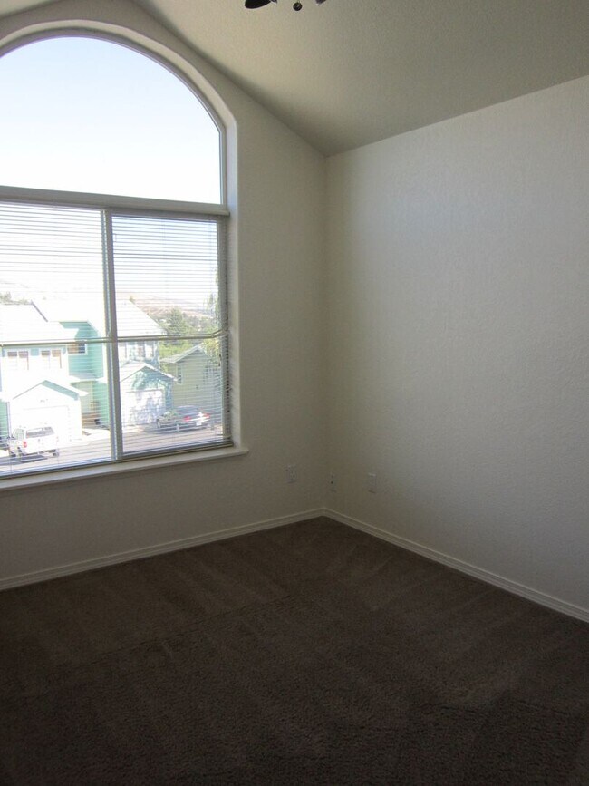 Building Photo - Lanc1710/1714