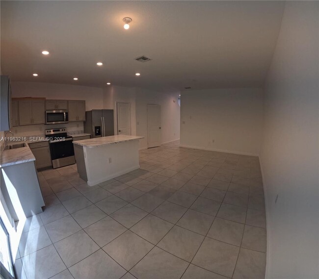 Building Photo - 1170 SW 7th Ct