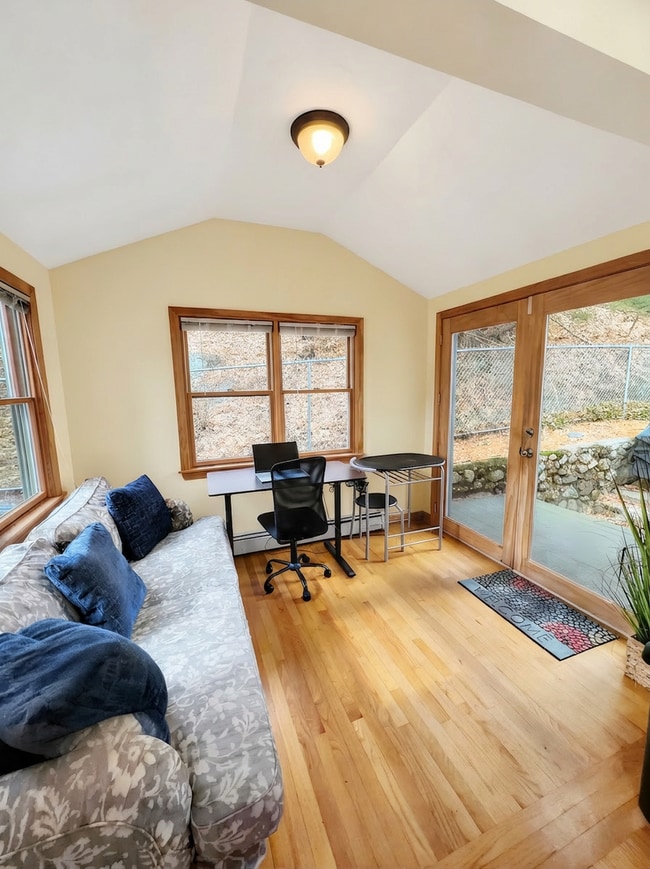 Building Photo - Beautiful House Available in Wakefield MA!