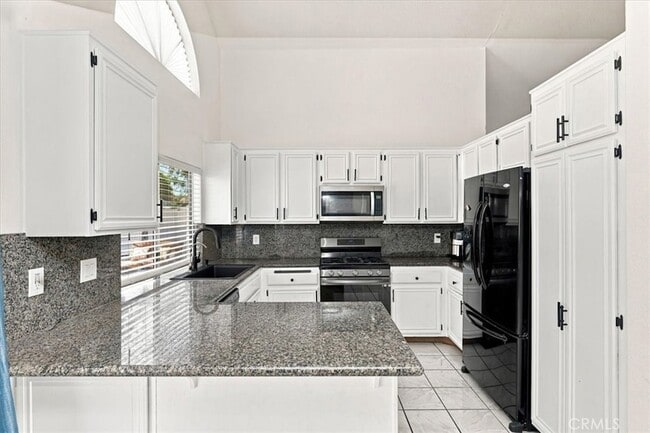 Building Photo - 421 Yellowstone Cir