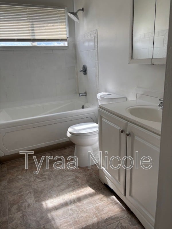 Building Photo - 11717 Outer Dr W