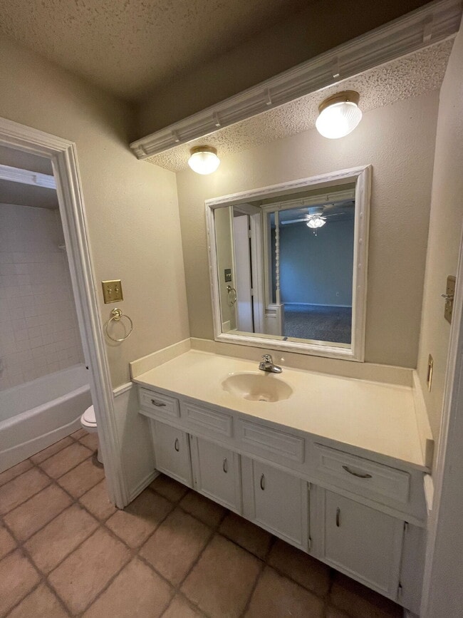 Building Photo - House Located Between Two Parks & Near Mov...