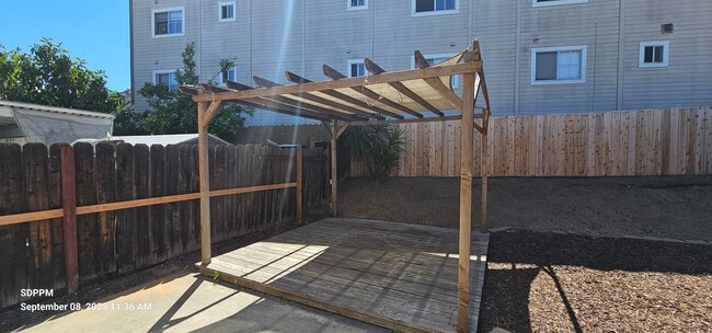 Building Photo - EL CAJON - Nice 3 Bedroom 2.5 Bath Townhou...