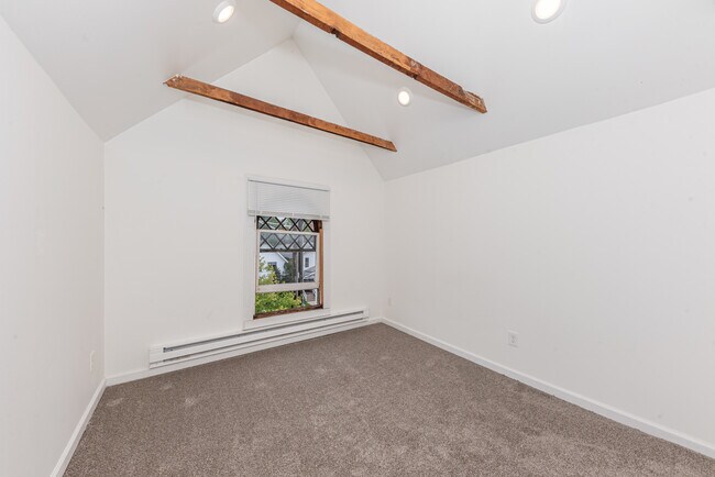 Building Photo - 808 E Ann St