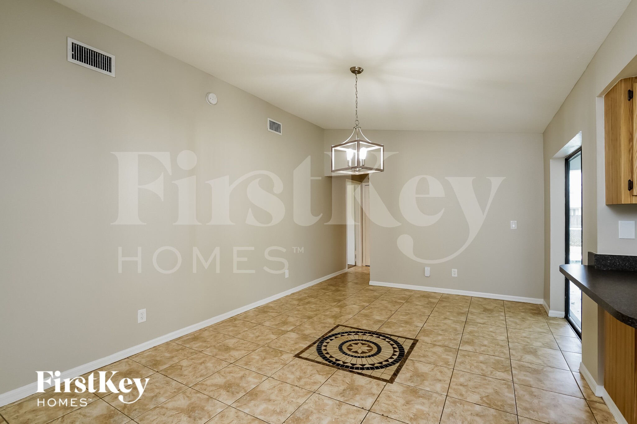 Building Photo - 302 SE 15th St